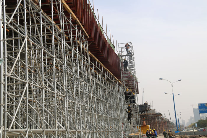 盘扣脚手架比普通钢管脚手架有什么优势···